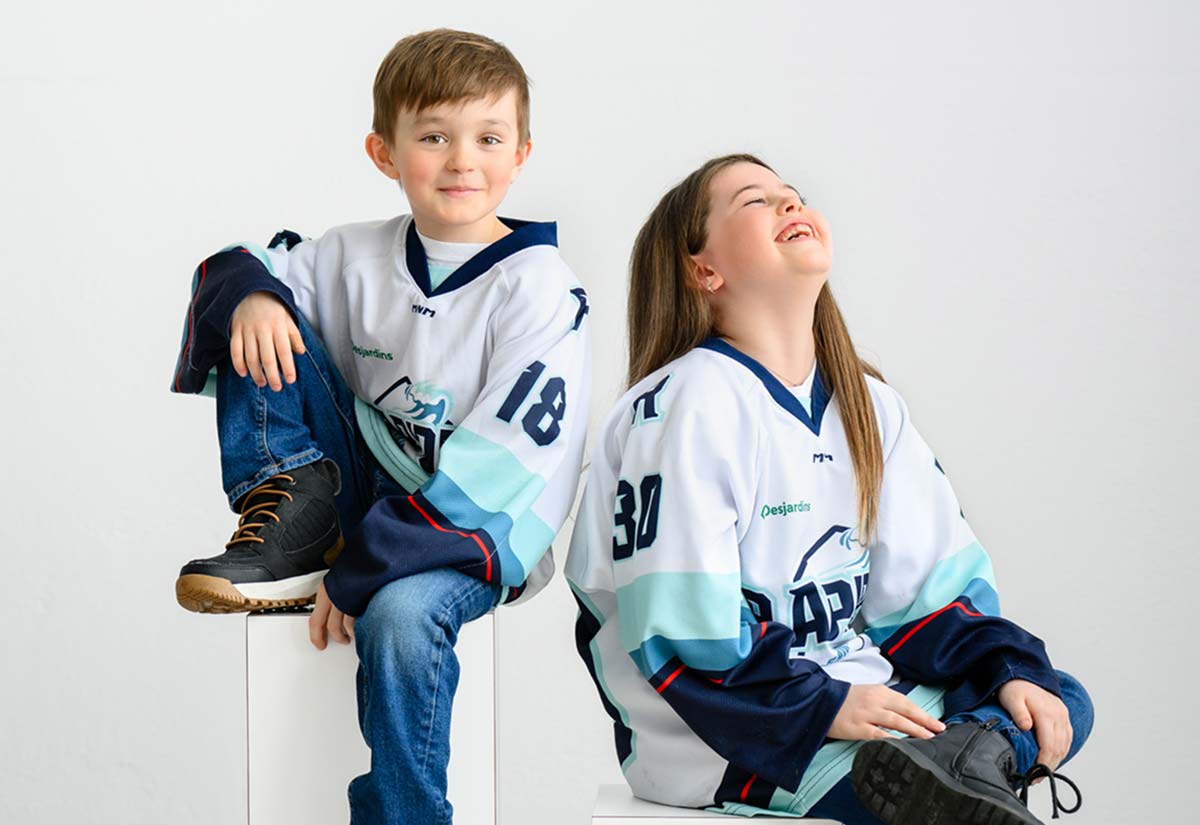 chandails-hockey-personnalises-logo-couleurs-rapides-lac-saint-jean-tnt-atelier-vetement-corporatif-quebec